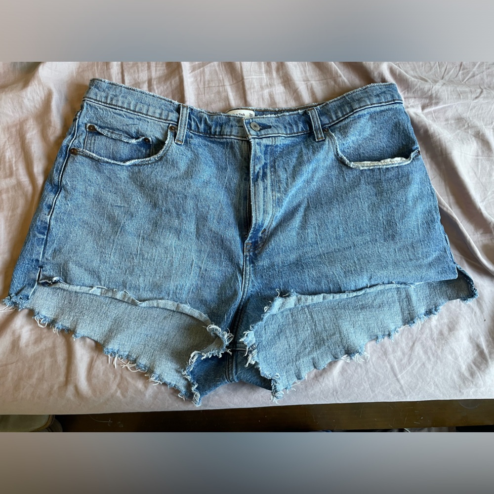 Abercrombie & Fitch The Mom Short High Rise